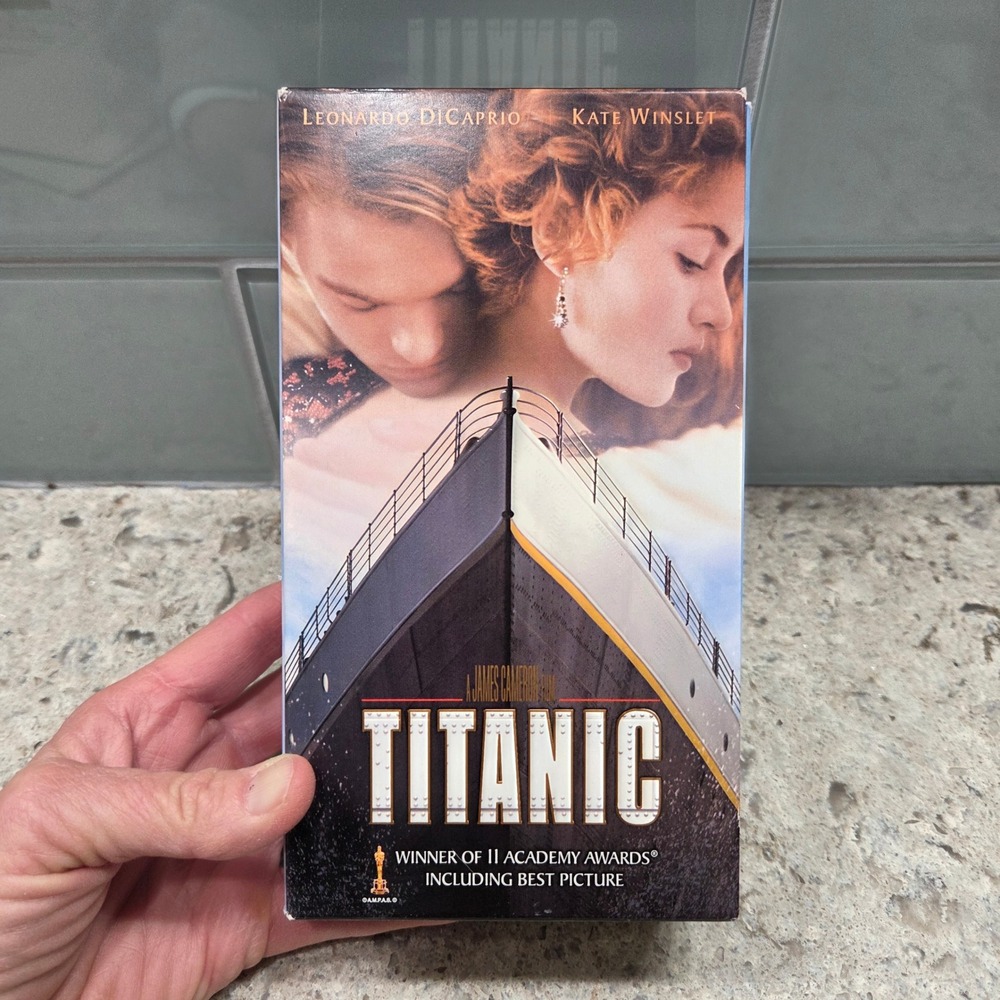 Titanic VHS Movie 1997 James Cameron‎ DiCaprio Kate Epic Academy Awards Winner